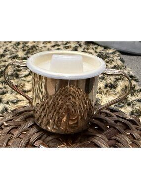Vintage Oneida Silver Plated Two Handled Baby Cup Sipper With Lid